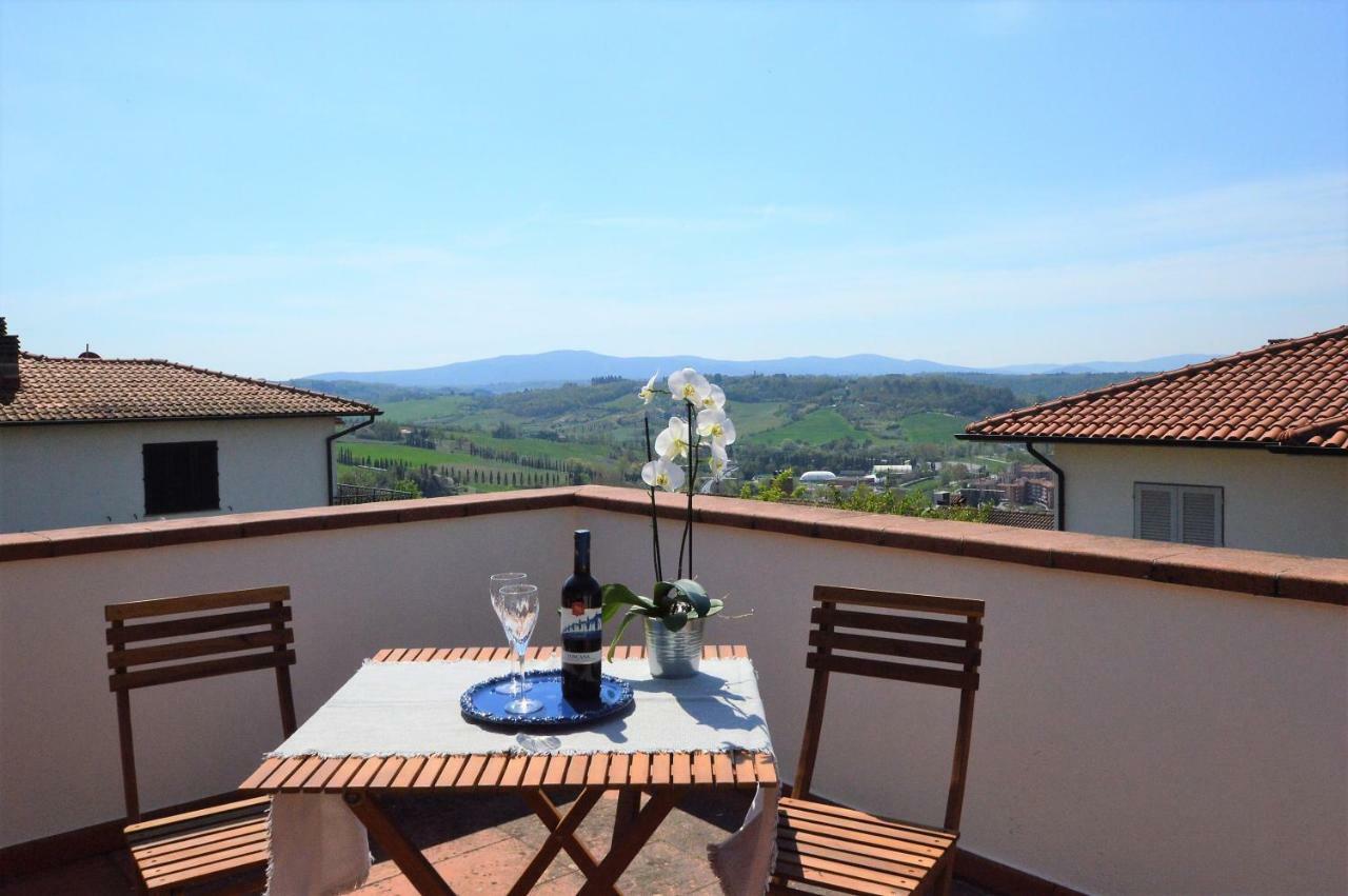 La Casa Di Chloe Apartment Poggibonsi Bagian luar foto